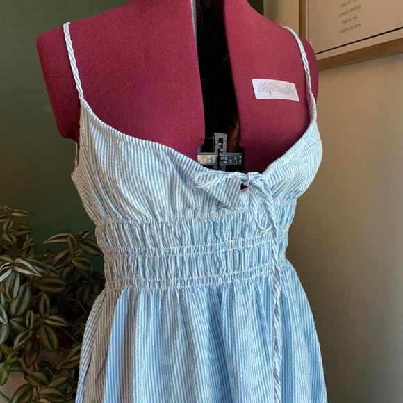 Midi sear sucker dress! New with tags! - Picture 2 of 5